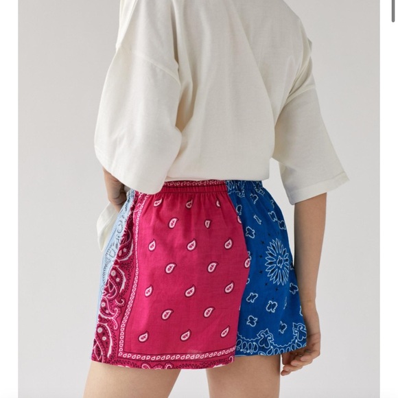 Urban Outfitters Urban Renewal Recycled Bandana Print Pull-On Short NWT - Picture 3 of 7